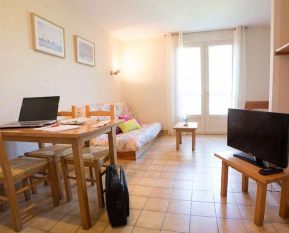 Z 1 CH 6 table canapé - Copie.JPG